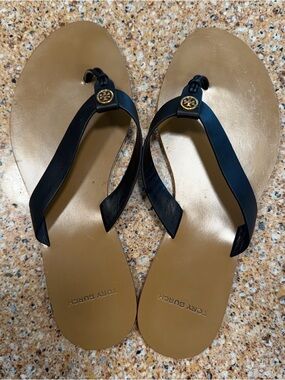 Tory Burch Black Leather Thong Sandals with Tan Footbed